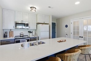 Private kitchen - Lakeview Retreat Near Margaritaville (Osage Beach)