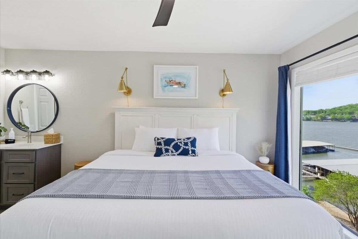 2 bedrooms, individually decorated, individually furnished