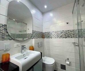 Jetted bath, hair dryer, towels, soap - DUPLEX ROOF CHAPINERO ALTO (Bogotá)
