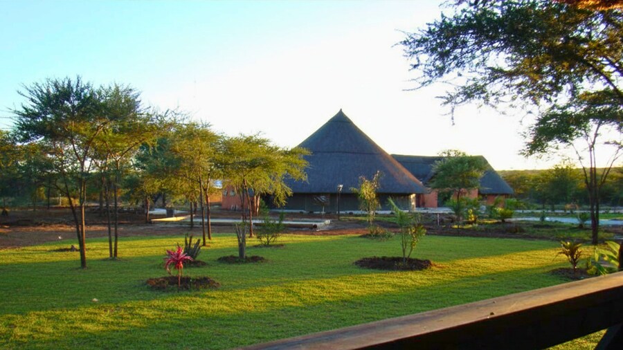 Chobe Lesoma Chalets Hotel