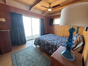 Iron/ironing board, Internet, bed sheets - 3-bedroom house in delightful Manistee with AC for comfort (Manistee)