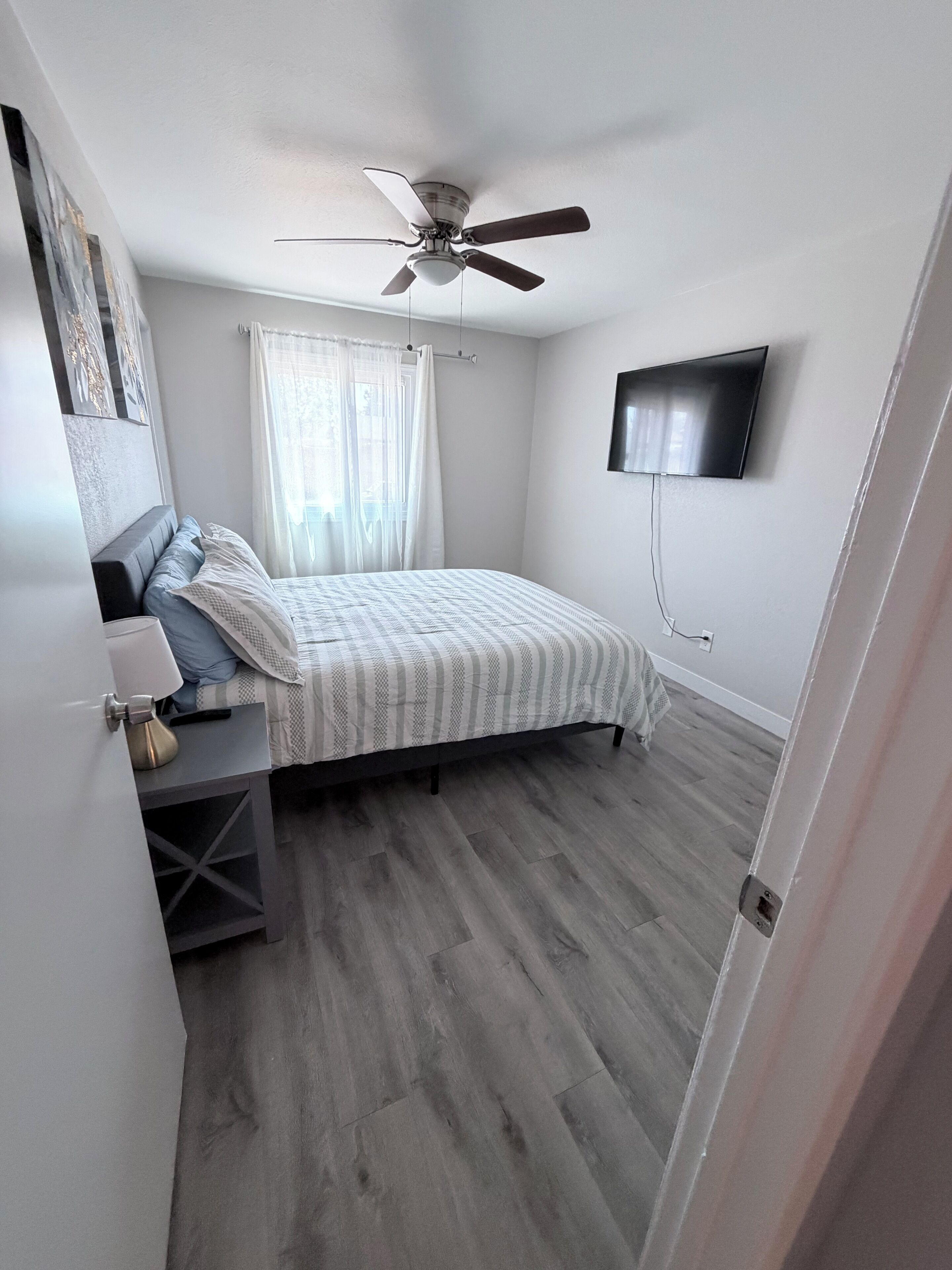4 bedrooms, iron/ironing board, free WiFi, bed sheets