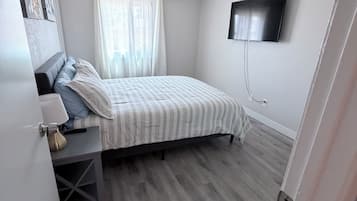 4 bedrooms, iron/ironing board, free WiFi, bed sheets