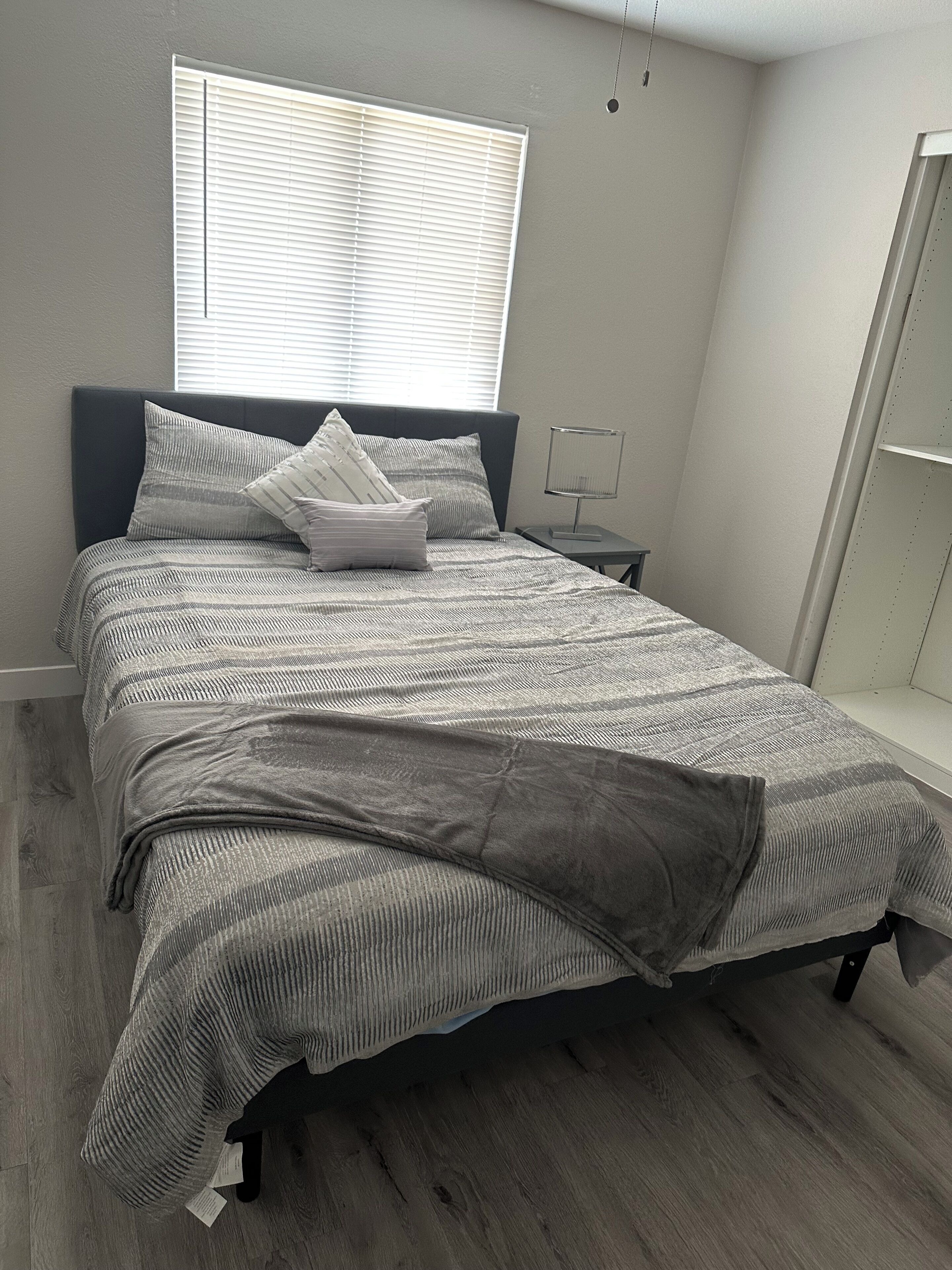 4 chambres, fer et planche à repasser, Wi-Fi gratuit, draps fournis