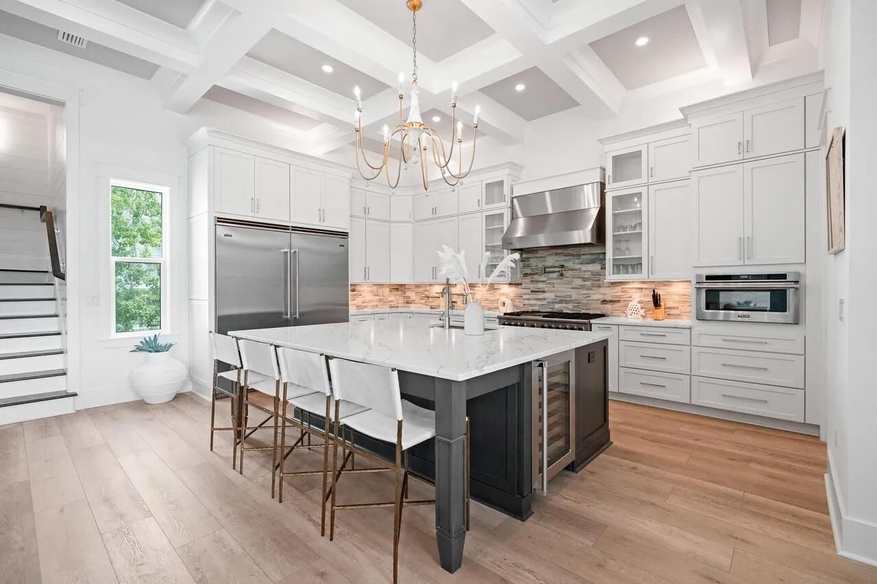 House, Multiple Beds (30a All Day) | Private kitchen