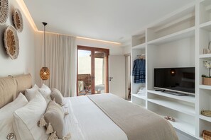 In-room safe, iron/ironing board, free WiFi - Viila Thalorien, Furnished Terrace, Rhodes (Notia Rodos)