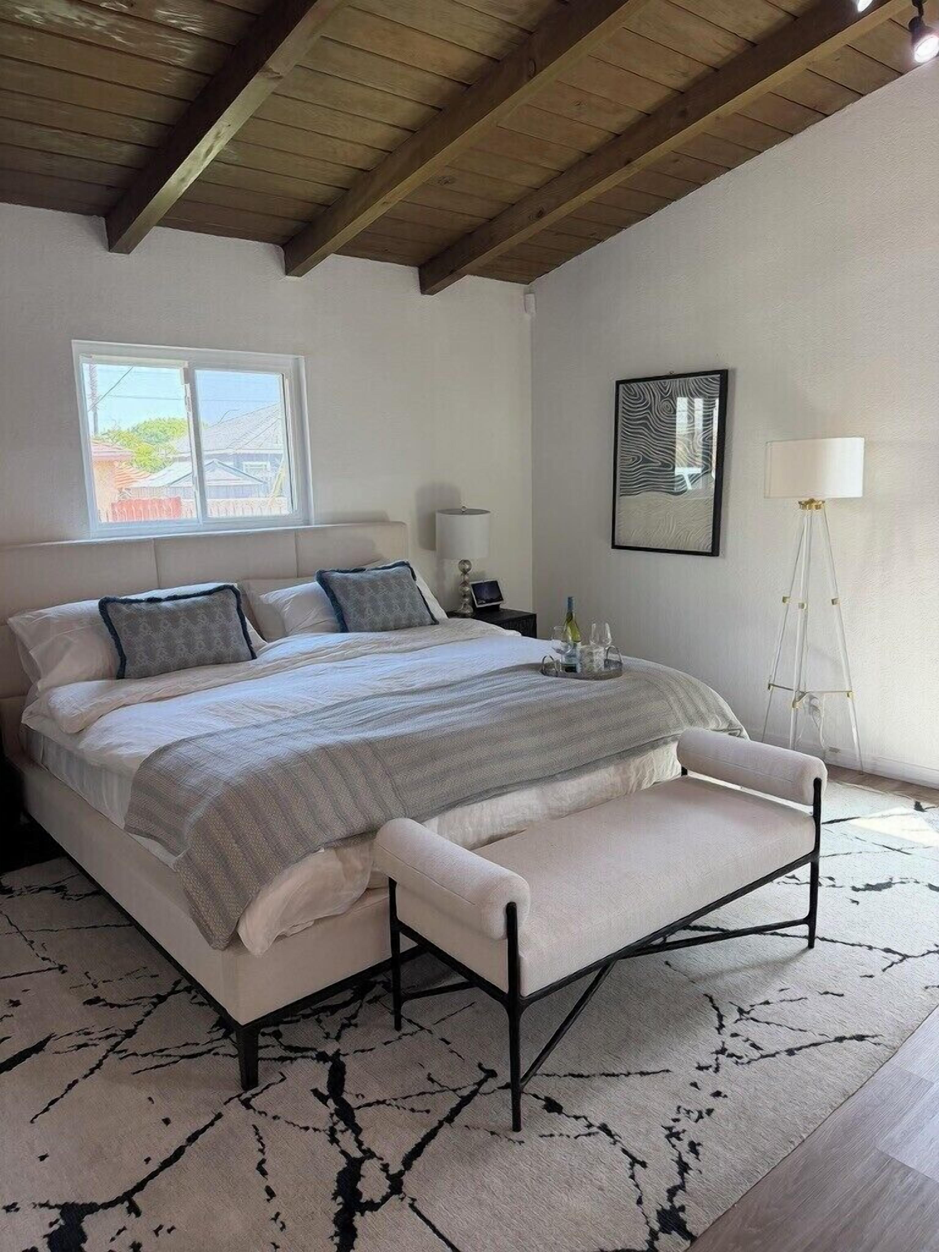 3 bedrooms, iron/ironing board, free WiFi, wheelchair access
