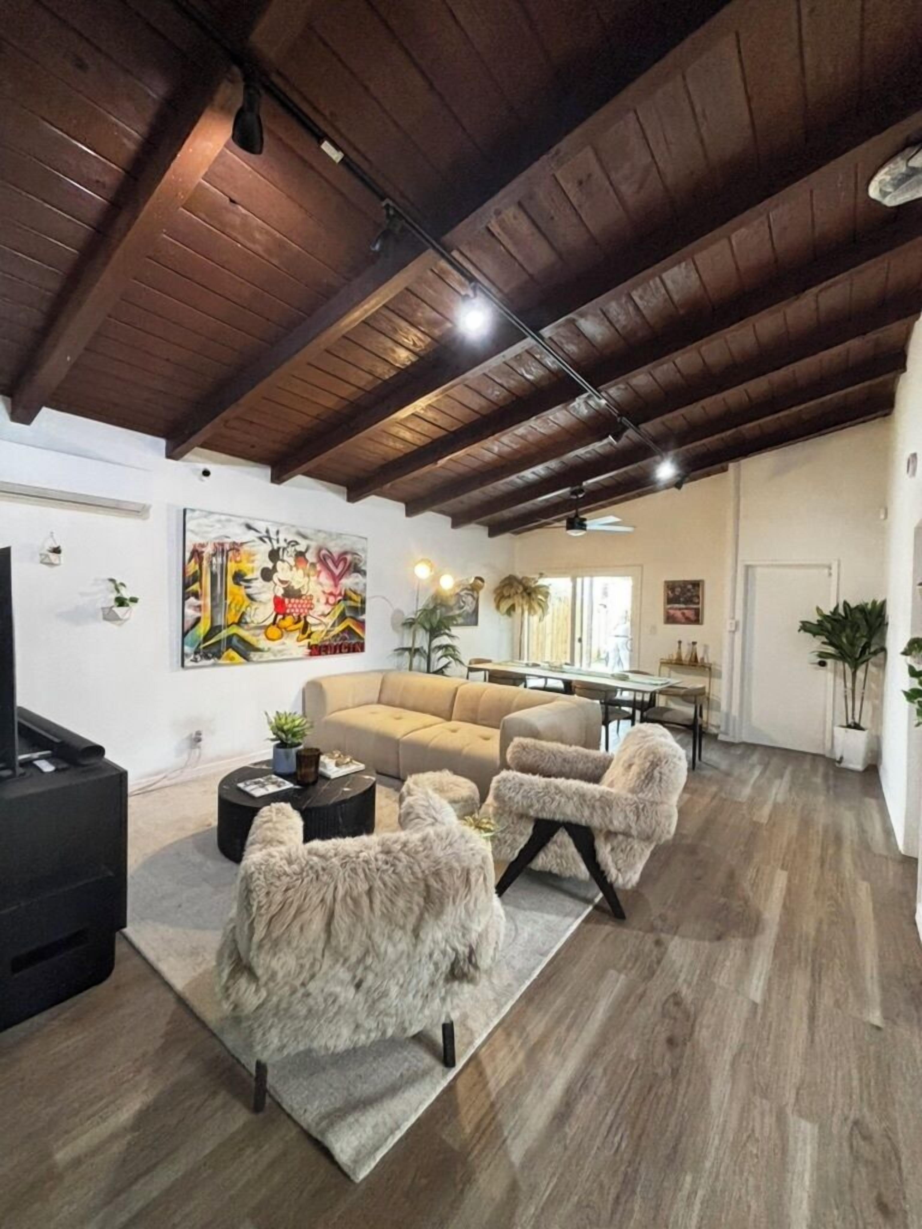 City Escape Near Beach Sunsets & La Adventures - Inglewood, CA