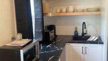 Family Cabin, Garden View | Private kitchen