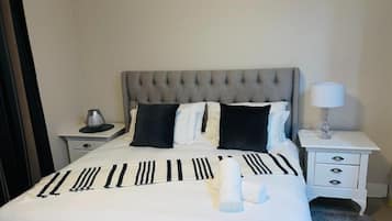 Deluxe Room | Desk, free WiFi