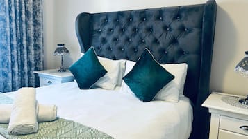 Classic Room | Desk, free WiFi