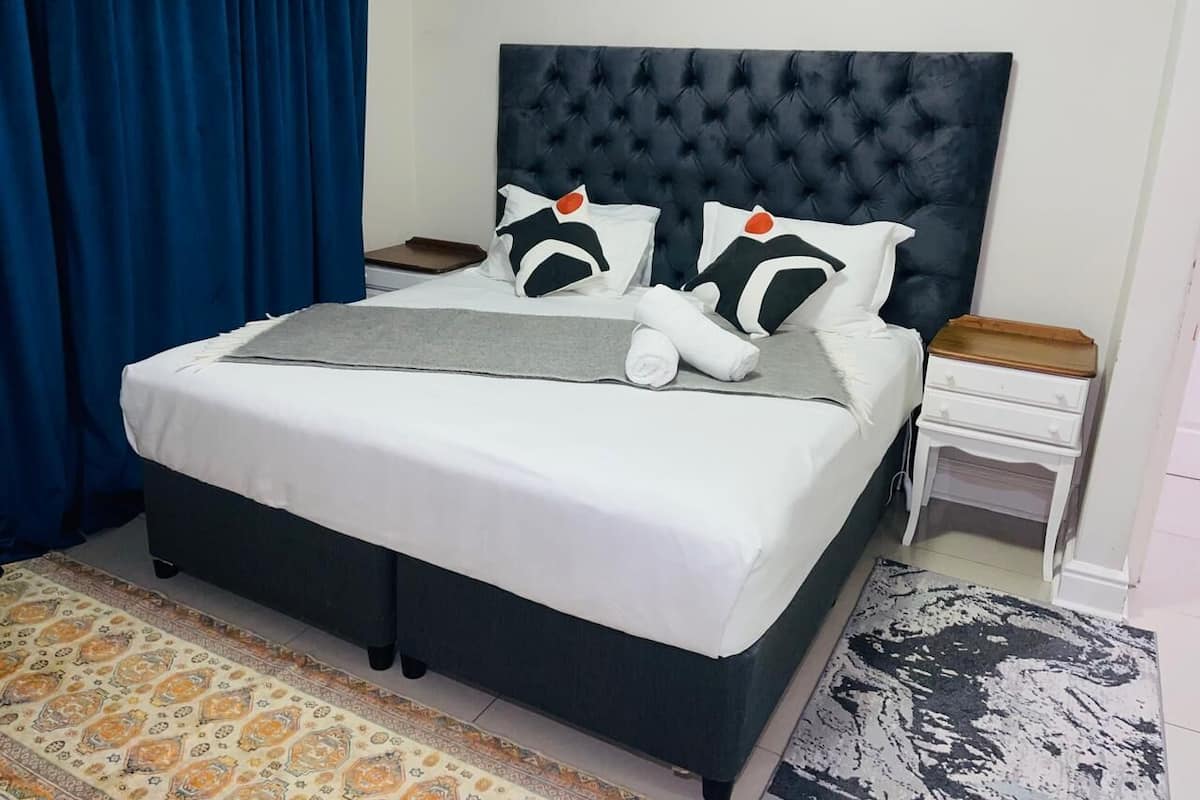 Deluxe Room | Desk, free WiFi