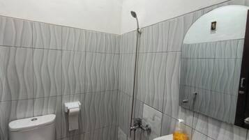 Studio Keluarga | Kamar mandi | Shower