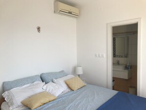 2 habitaciones, tabla de planchar con plancha, wifi y ropa de cama 
