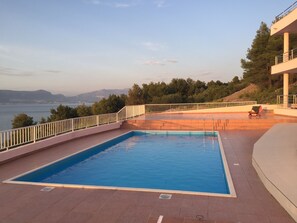 Pool - Blissful apartment by the sea with panoramic view (Slatine)