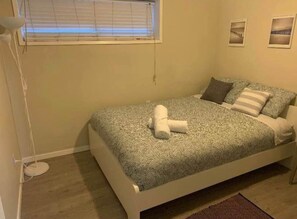 2 chambres, fer et planche à repasser, Wi-Fi gratuit, draps fournis