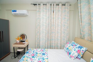 Iron/ironing board, WiFi, bed sheets