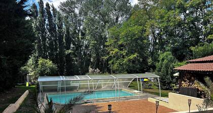 Studio en campagne avec piscine et différents animaux à découvrir