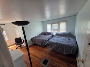 5 bedrooms, WiFi, bed sheets
