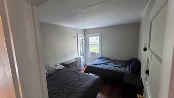 5 bedrooms, WiFi, bed sheets