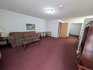 Living area - Auburn Inn South (Auburn)