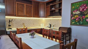 Dining - Bazaar’s Eye, Central, Free Parking, Large Terrace (Tiranë)