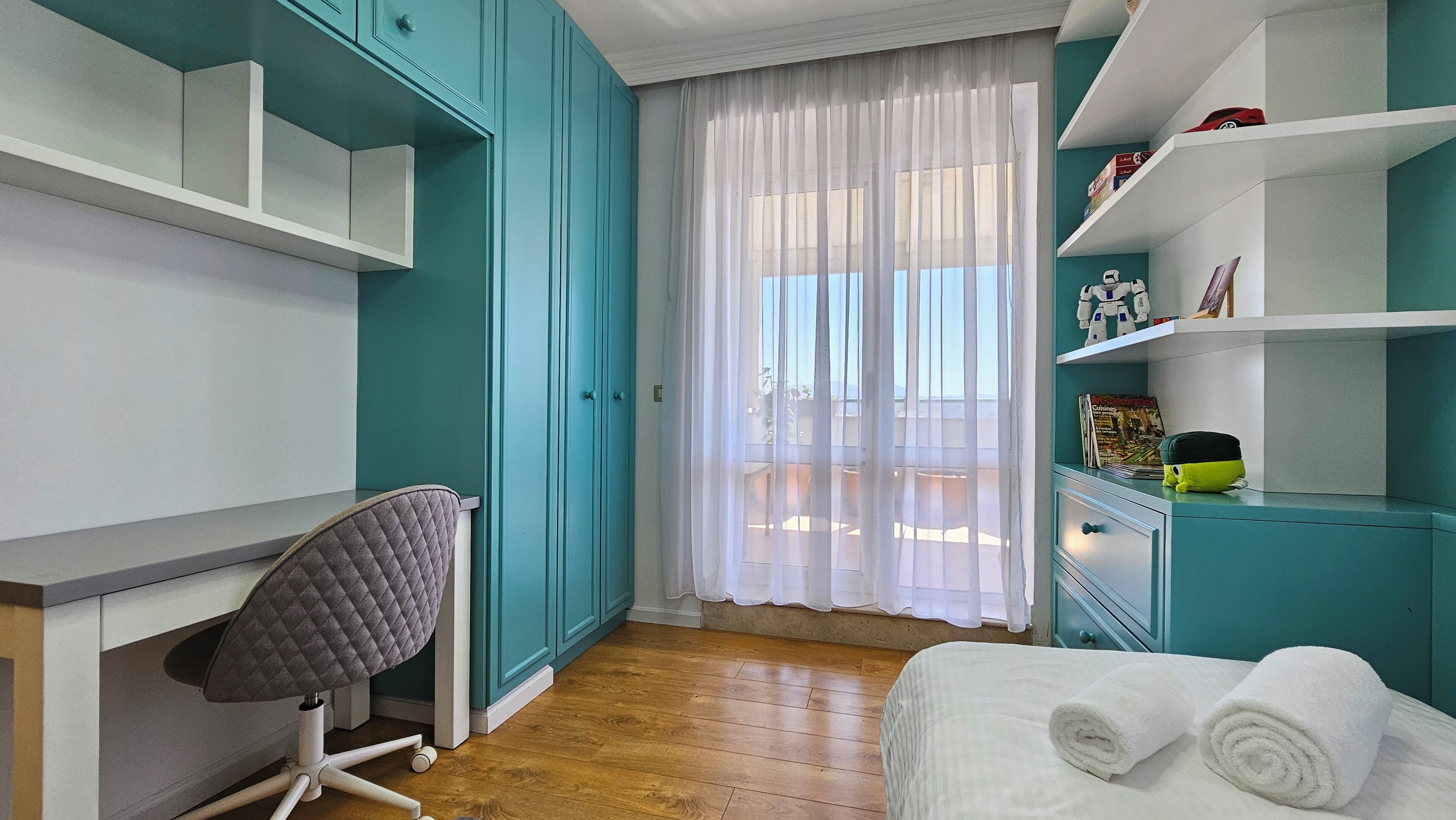 3 bedrooms, iron/ironing board, WiFi, bed sheets
