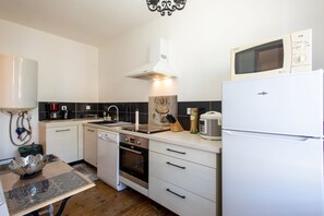Fridge, microwave, oven, dishwasher - Le Nid de Boulogne - À 2 km de la plage (Boulogne-Sur-Mer)