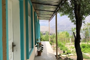 Property grounds - Asqur Bassi (Mekhtar)