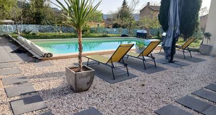 Tiny house with swimming pool in Provence Verte