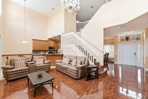 TV - Family Home with Private Pool Near Disney (Kissimmee)