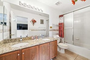 Hair dryer, towels - Family Home with Private Pool Near Disney (Kissimmee)