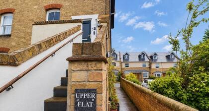 Charming, spacious and full of natural light 2-story flat in central Saxmundham.