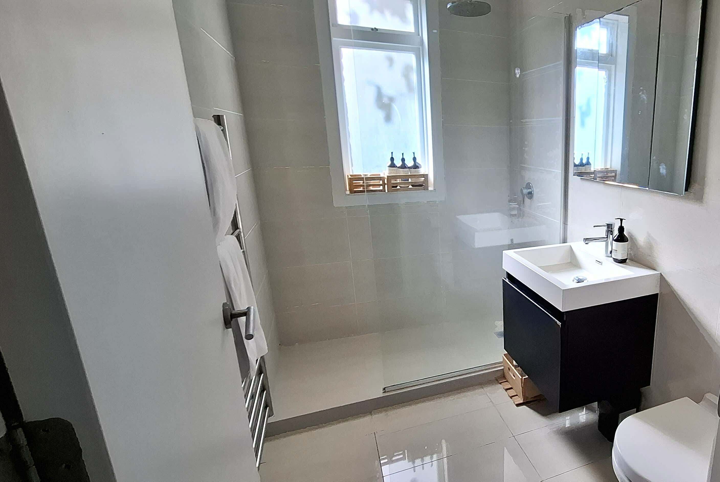 Shower, shampoo