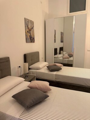 2 camere, una scrivania, Wi-Fi gratuito