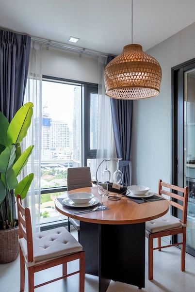 Luxurious 35 Sqm Condo With Stunning Bangkok Views