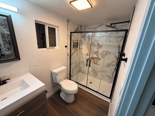 2-bedroom apartment in perfect Mt. Pleasant with cool AC
