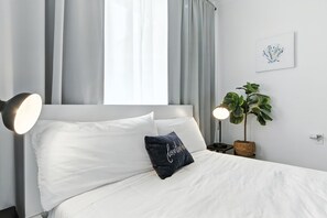 Ferros/tábuas de passar roupa, berço de viagem, Wi-Fi, roupa de cama