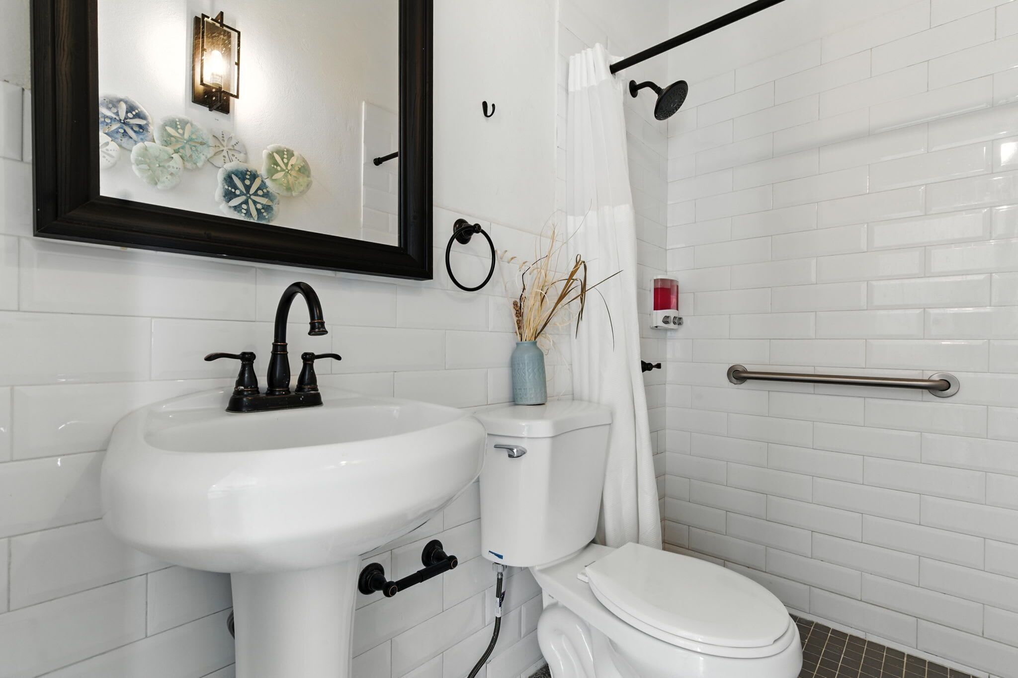 Shower, hair dryer, towels, shampoo