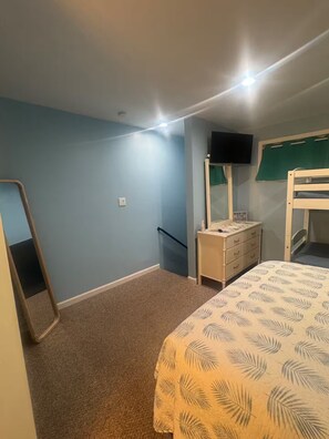 Room - Oceanfront Escape w/ Balcony + 4 pools (Orange Beach)