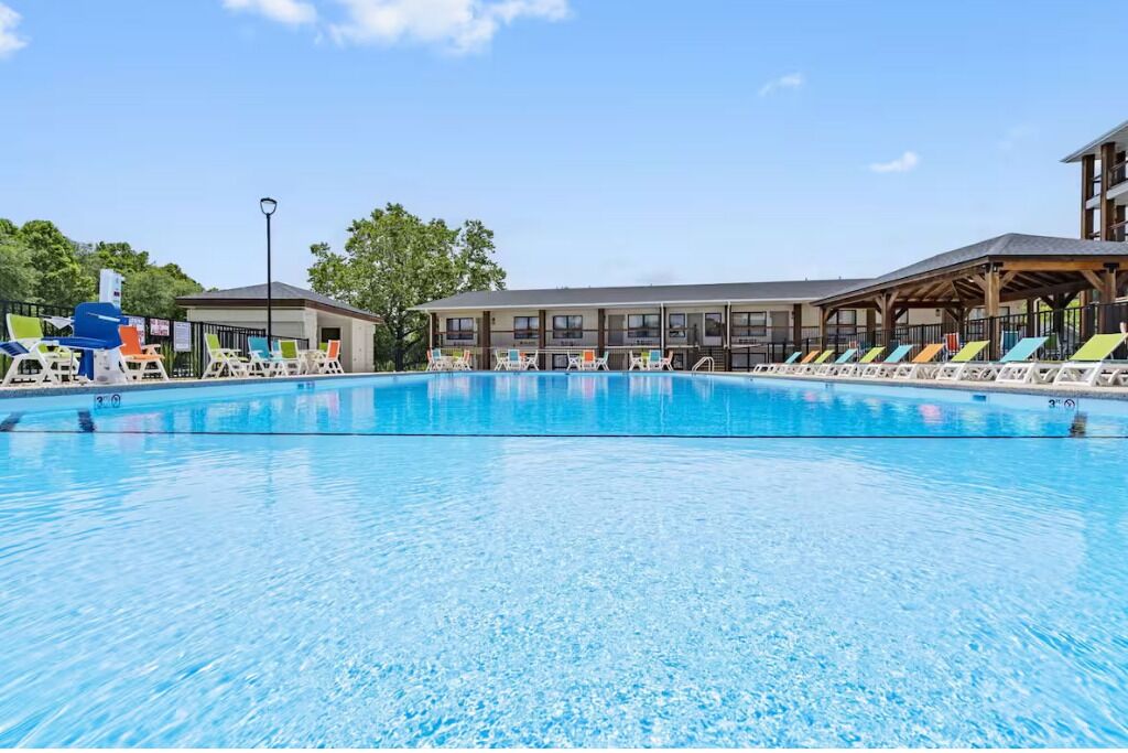 Piscine couverte, piscine extérieure
