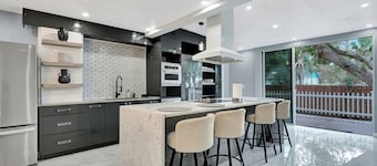 Daytona 500 Retreat Renovated 5 Bedroom Oasis
