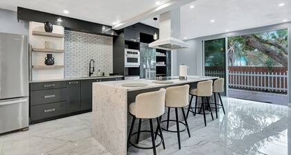 Daytona 500 Retreat Renovated 5 Bedroom Oasis