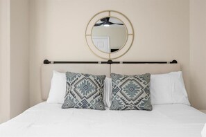 Desk, WiFi - Modern 3BR | Heart of Ventnor | Beach Gear Incl (Ventnor City)