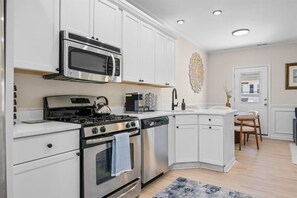 Private kitchen - Modern 3BR | Heart of Ventnor | Beach Gear Incl (Ventnor City)
