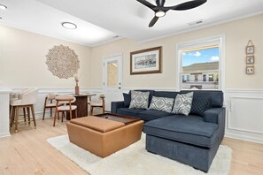 TV - Modern 3BR | Heart of Ventnor | Beach Gear Incl (Ventnor City)
