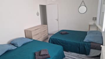 2 habitaciones, tabla de planchar con plancha, wifi y ropa de cama