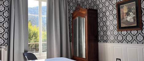 6 chambres, fer et planche à repasser, Wi-Fi, draps fournis