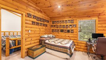 4 Schlafzimmer, Schreibtisch, Bügeleisen/Bügelbrett, Reisekinderbett