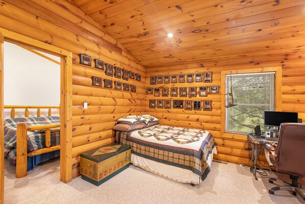 4 bedrooms, desk, iron/ironing board, travel crib